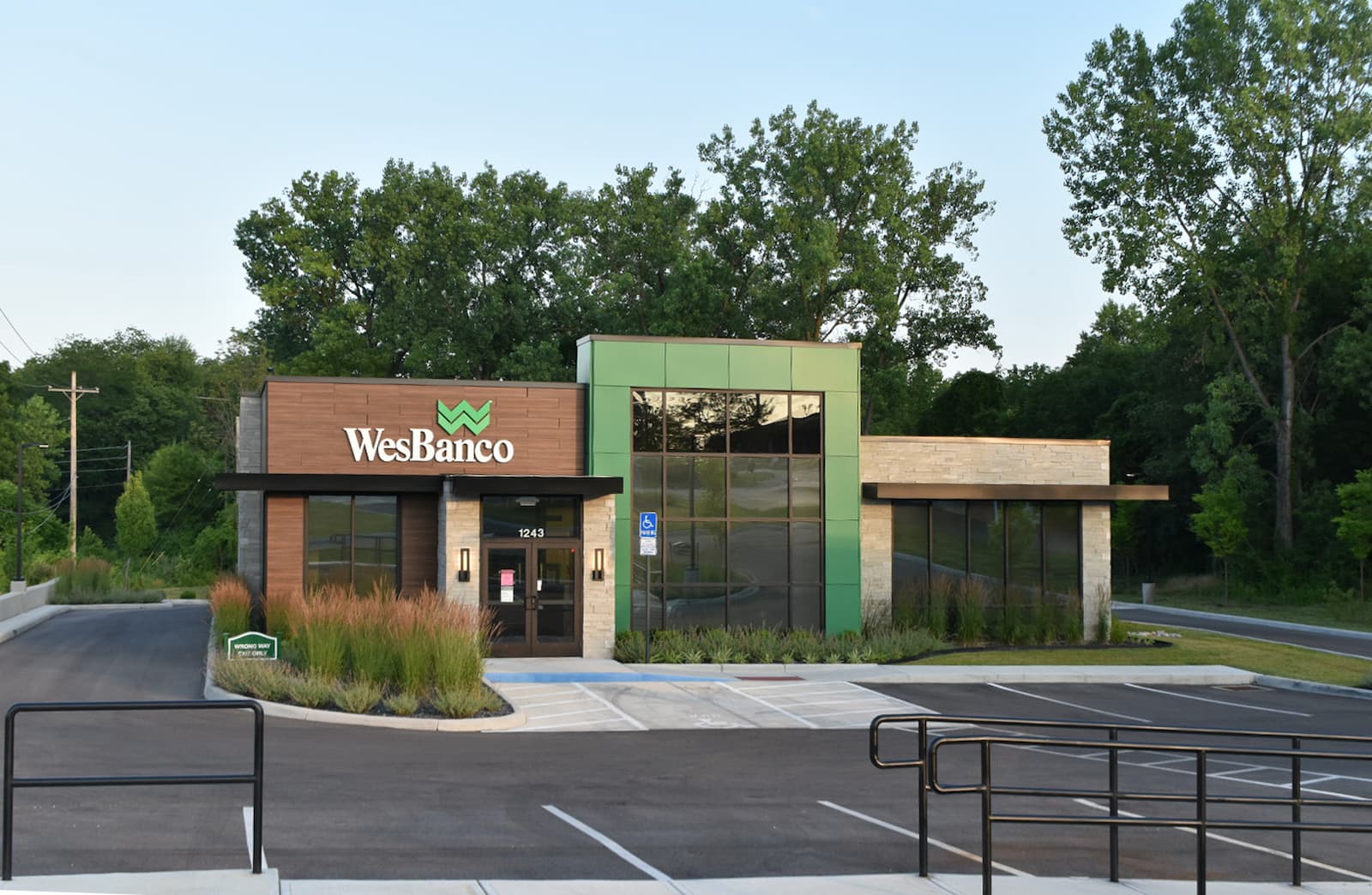 Completed WesBanco branch exterior in Beavercreek, Ohio
